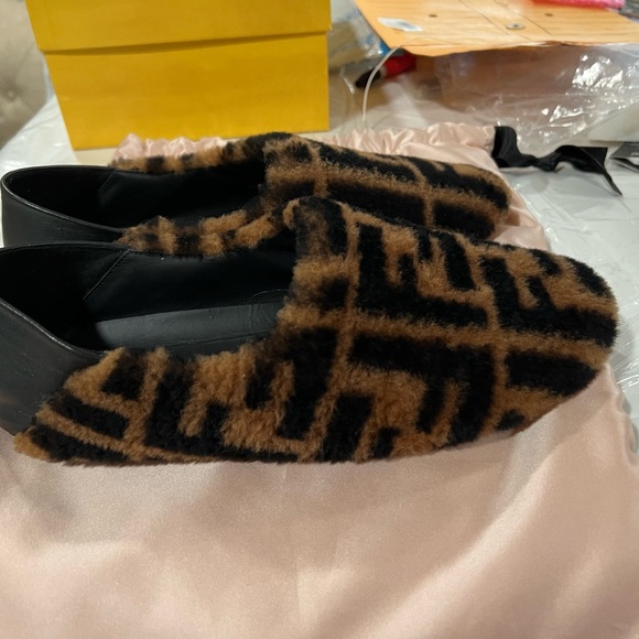 WOMENS FENDI SHEARLING NAPPA Monogram Slippers Size 39 - Picture 8 of 16